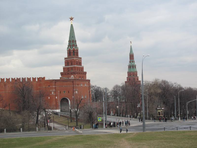 Kremlin and Red Square the heart Moscow World Easy Guides