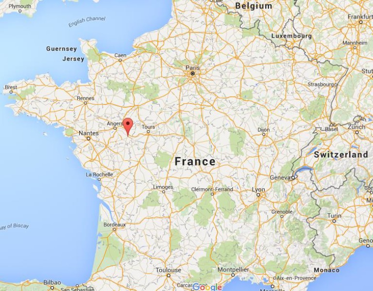 Where is Saumur on map France